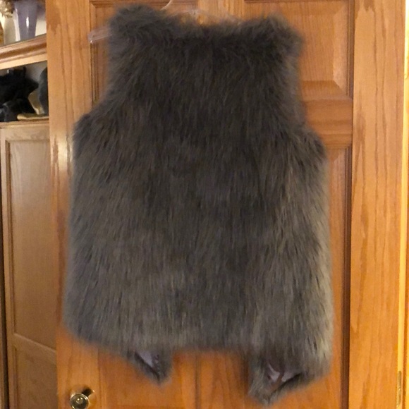 Grey faux fur vest - Picture 2 of 3